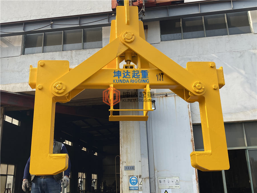 Horizontal roll mechanical clamp