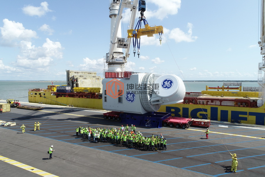 Hoisting of large wind turbine in Mingyang Wind Po